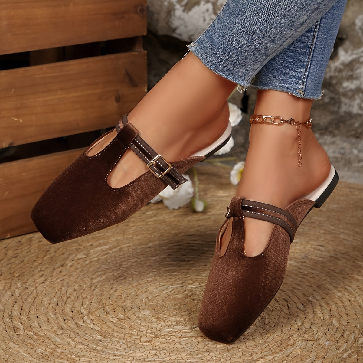 Women's Flat Sandals with T Strap and Buckle