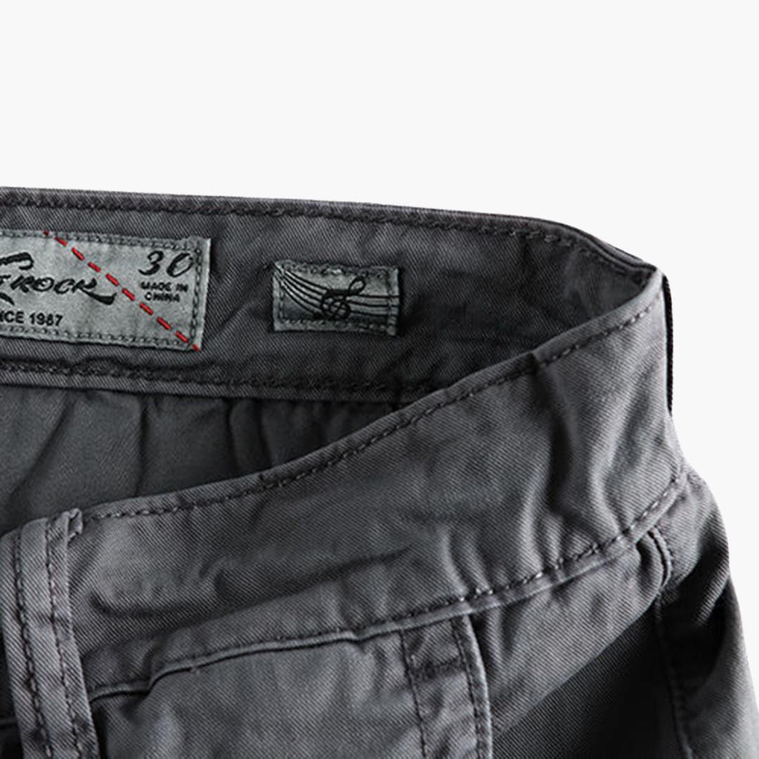 Men's shorts made of lightweight summer fabric with pockets and button closure