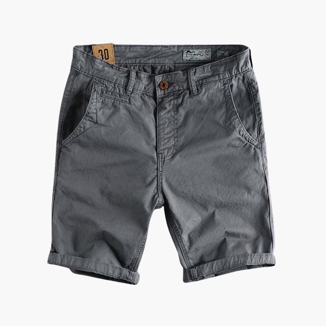 Men's shorts made of lightweight summer fabric with pockets and button closure