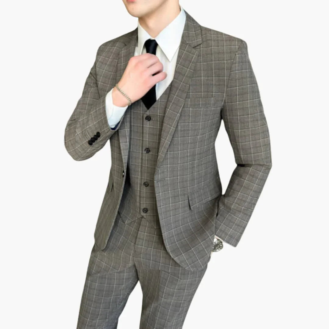 Men's Three-Piece Suit with Checkered Pattern and Long Sleeves