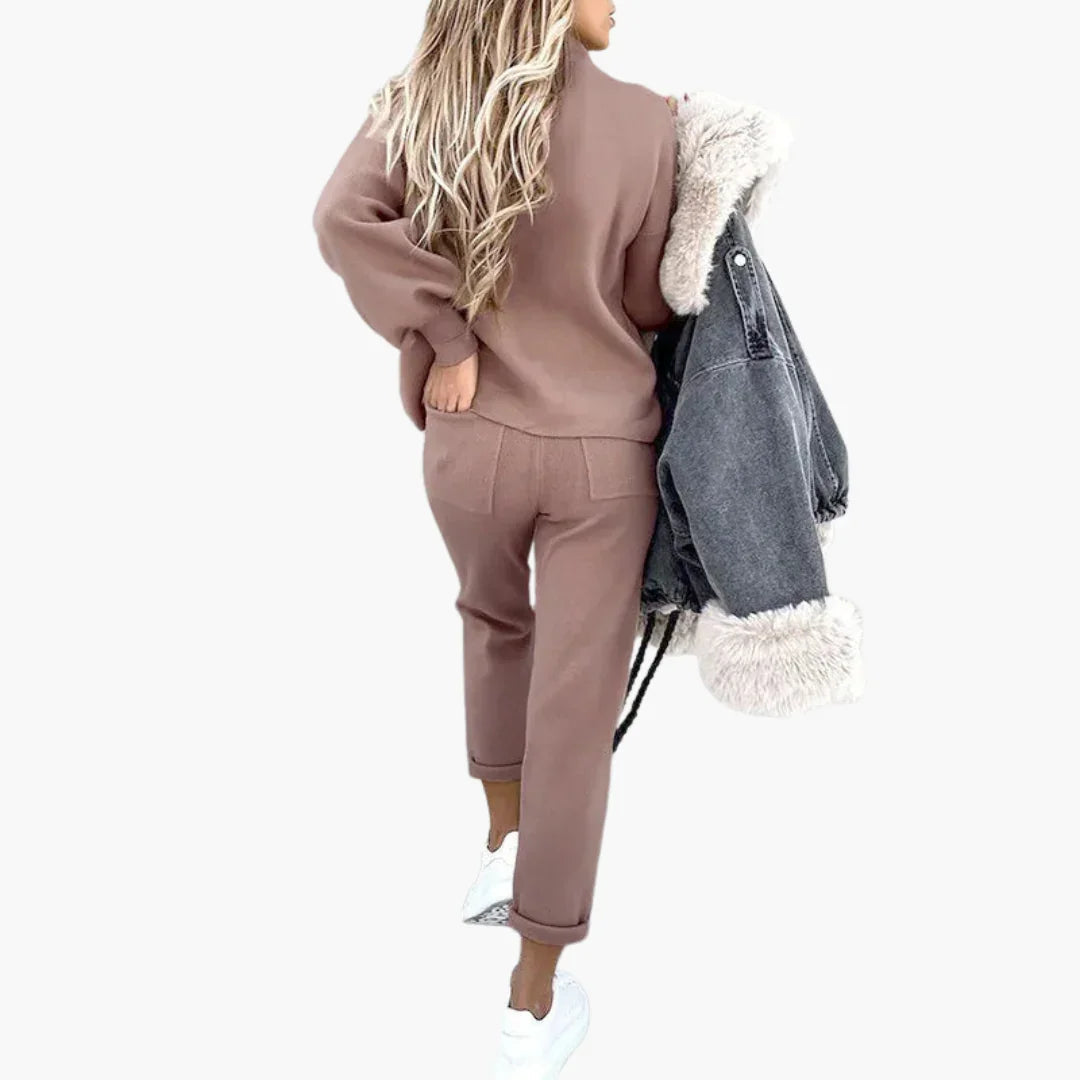 Two-Piece Jogging Suit for Women with High Collar