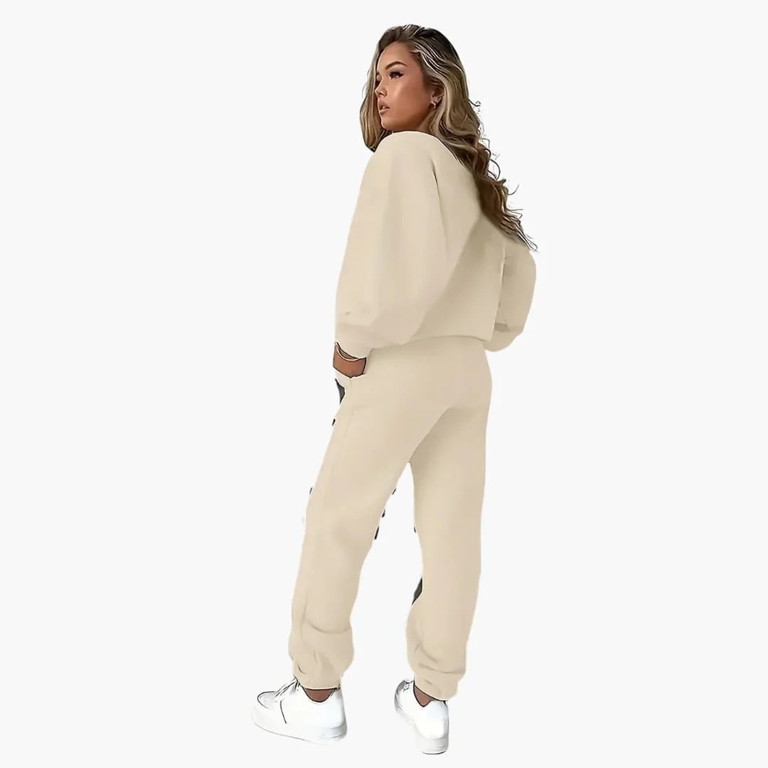 Women's Jogging Suit with Heart Print and Relaxed Fit