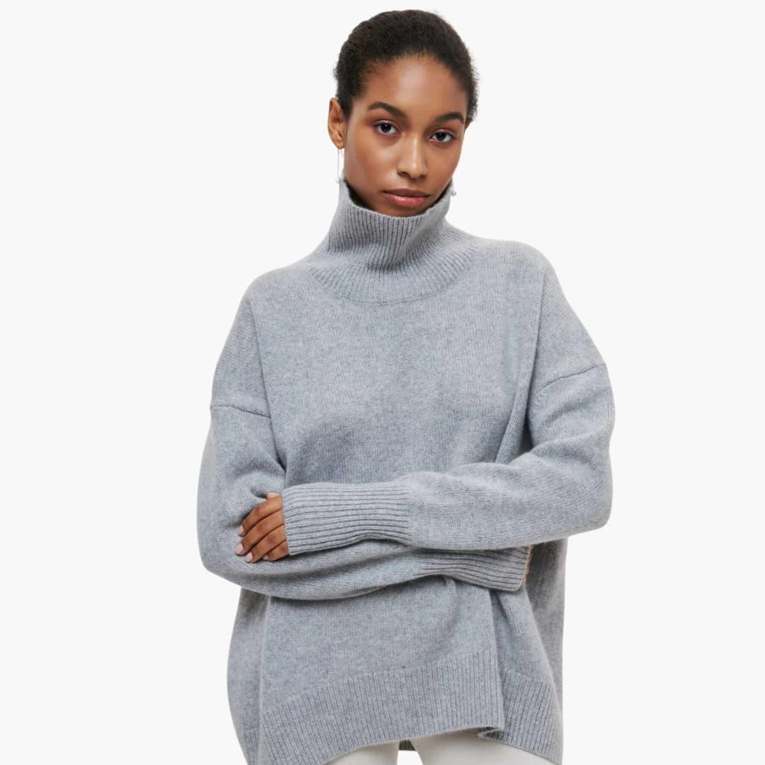 Women's Knitted Sweater with Round Neck and Ribbed Cuffs