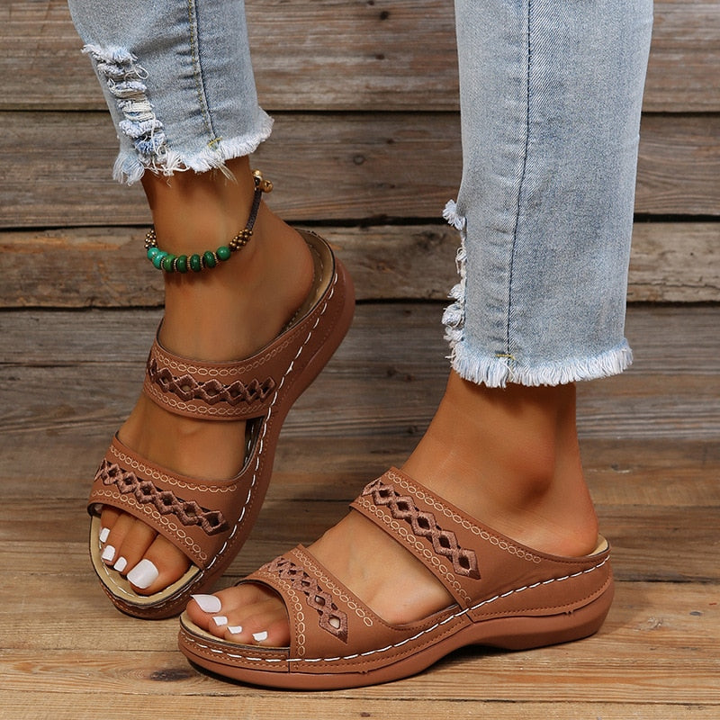 Women's Leather Sandals with Arch Support and Adjustable Straps