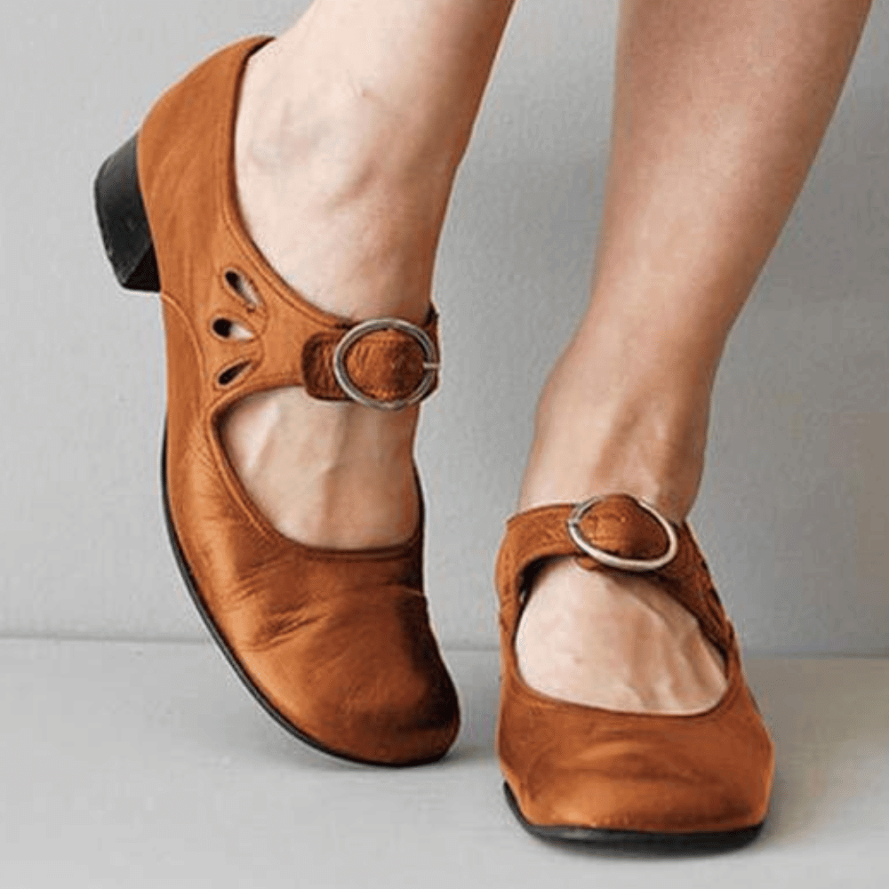 Women's Leather Sandals with Cushioned Sole and Ergonomic Design