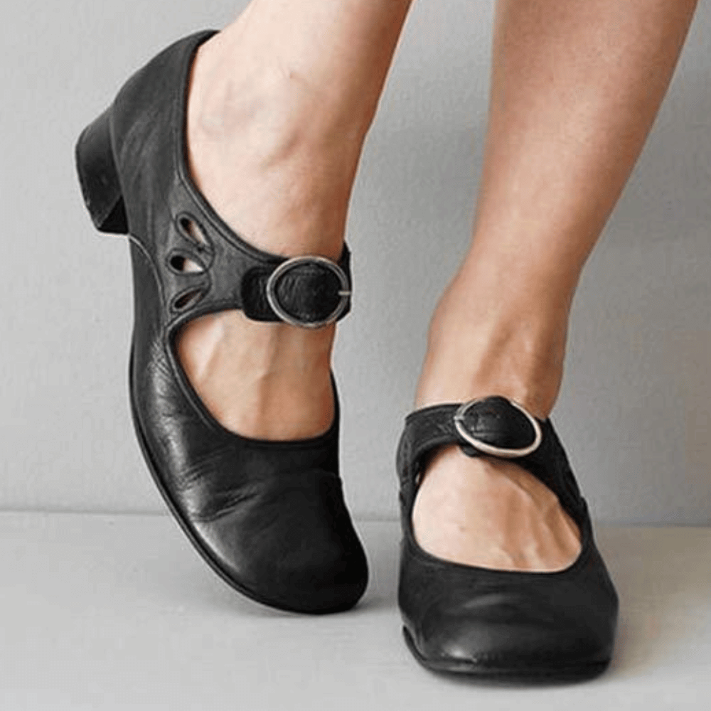 Women's Leather Sandals with Cushioned Sole and Ergonomic Design