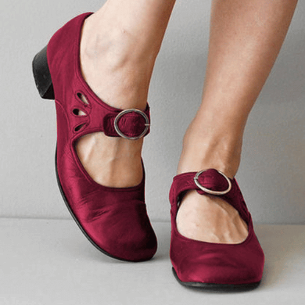 Women's Leather Sandals with Cushioned Sole and Ergonomic Design